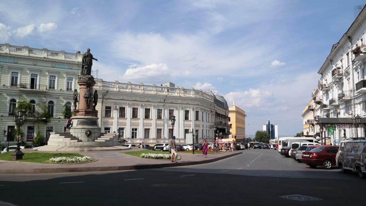 E4 Hotel Odesa Exterior photo