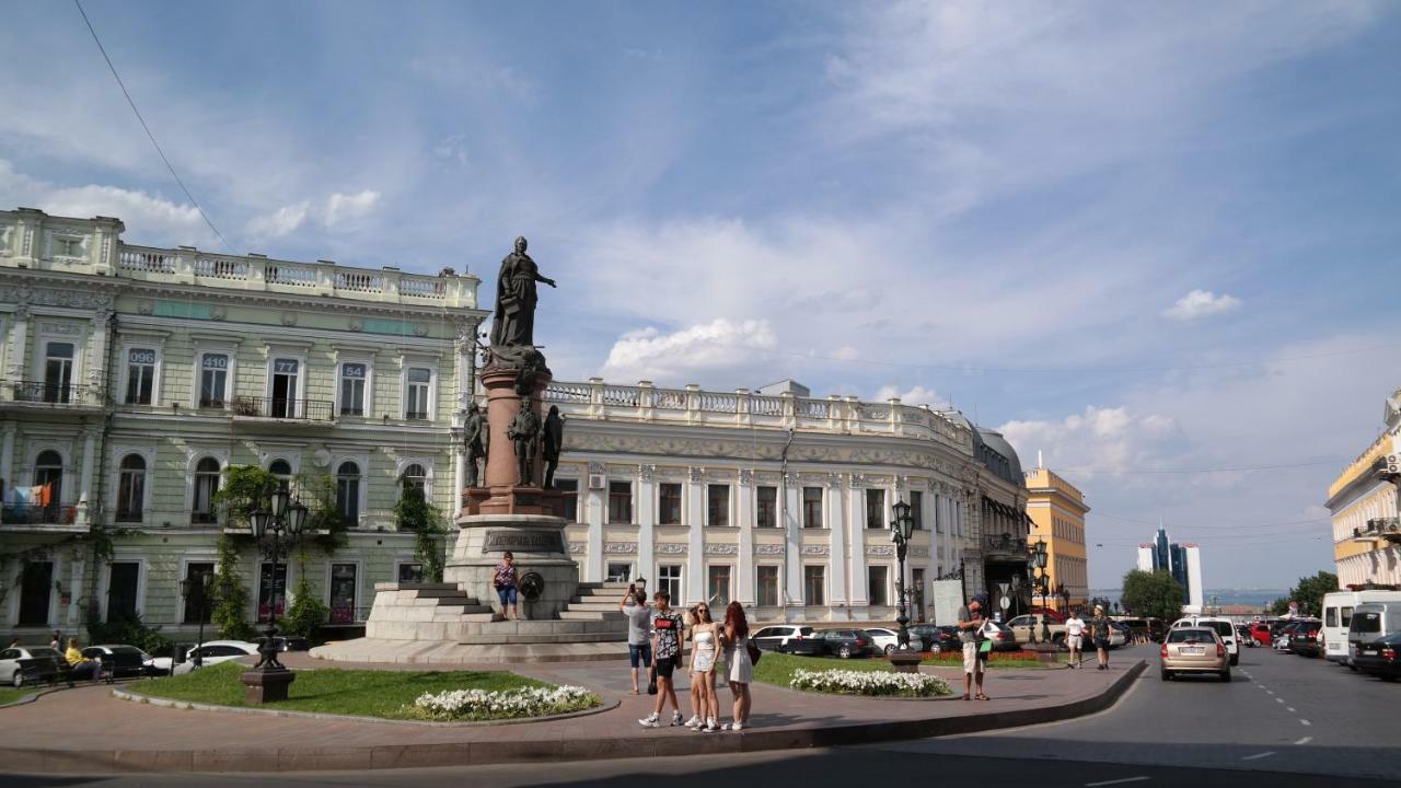 E4 Hotel Odesa Exterior photo